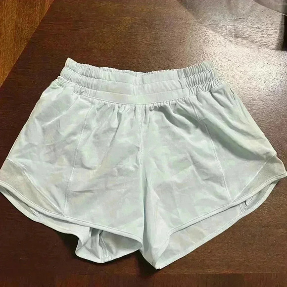 Lululemon Hotty Hot High-Rise Lined Short - Picture 6 of 8